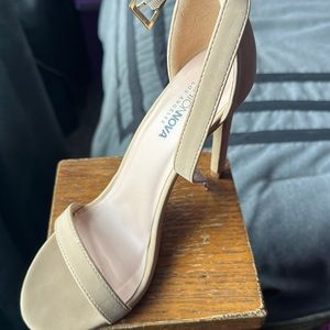 Fashion nova heels size 7